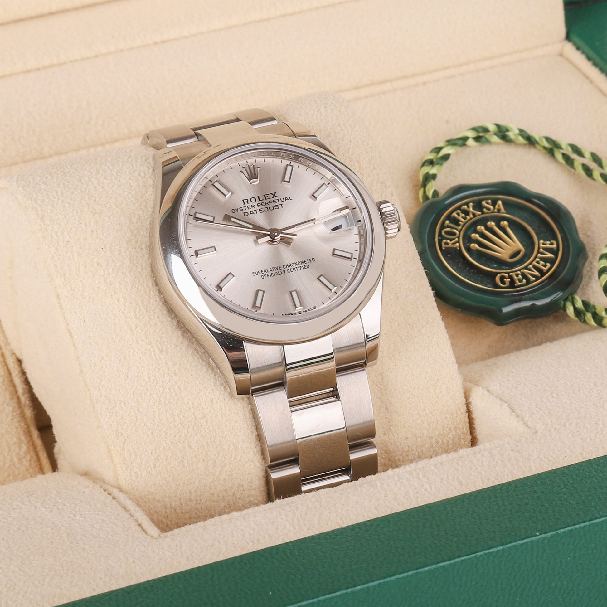 Rolex Datejust in Steel With Silver Dial Pre-owned Watch