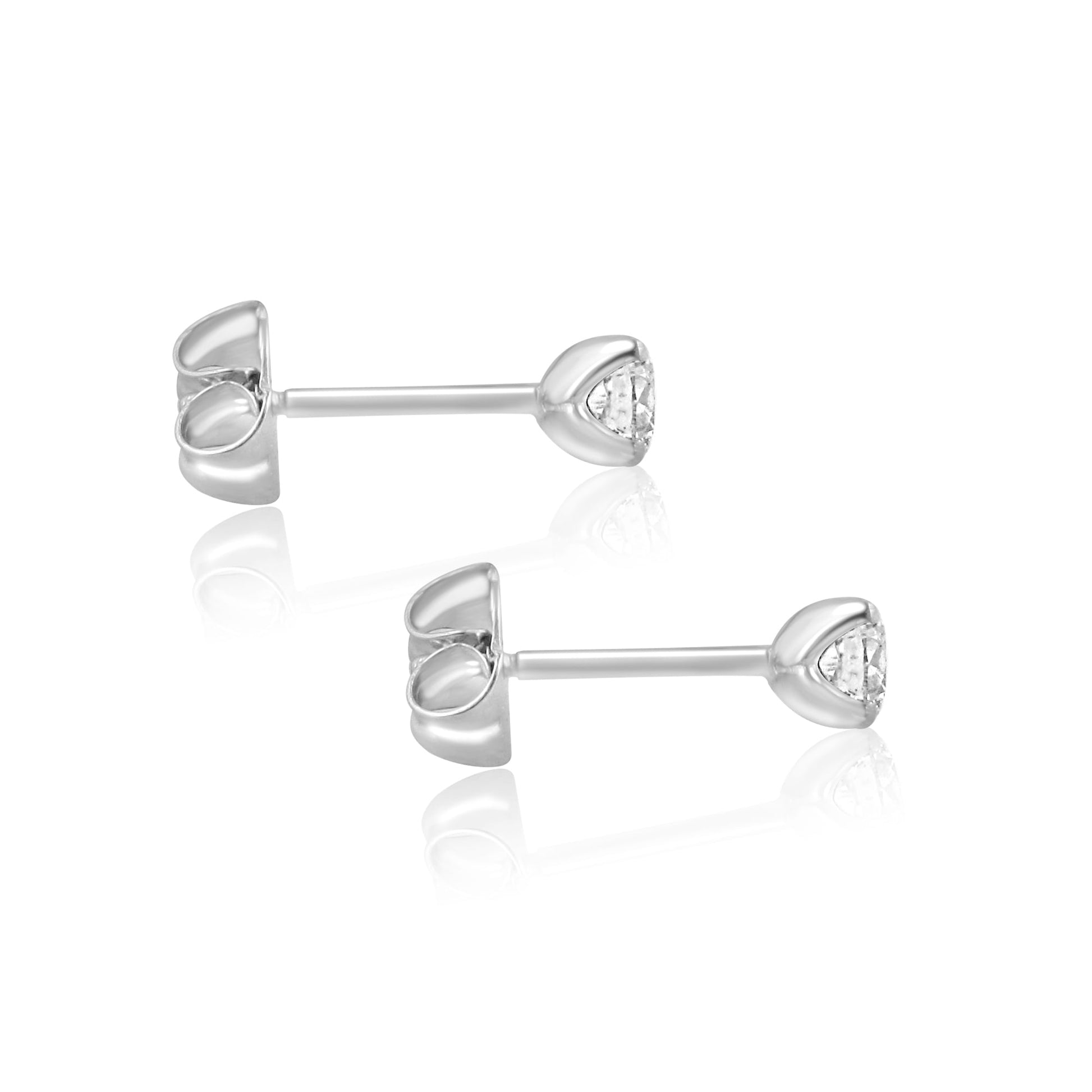 18ct White Gold Round Brilliant Cut Diamond Stud Earrings 0.58ct