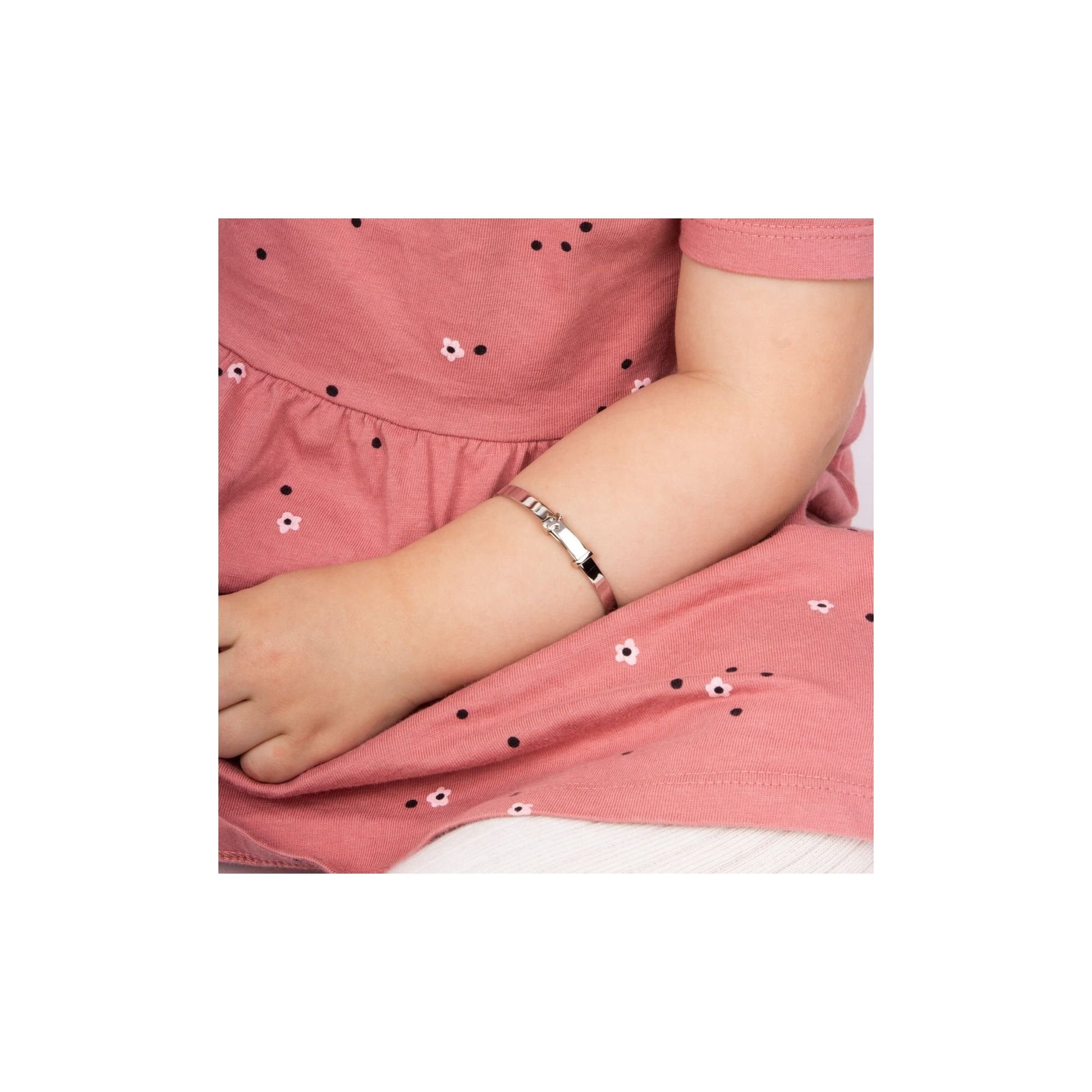 Silver Star Expanding Bangle with Diamond