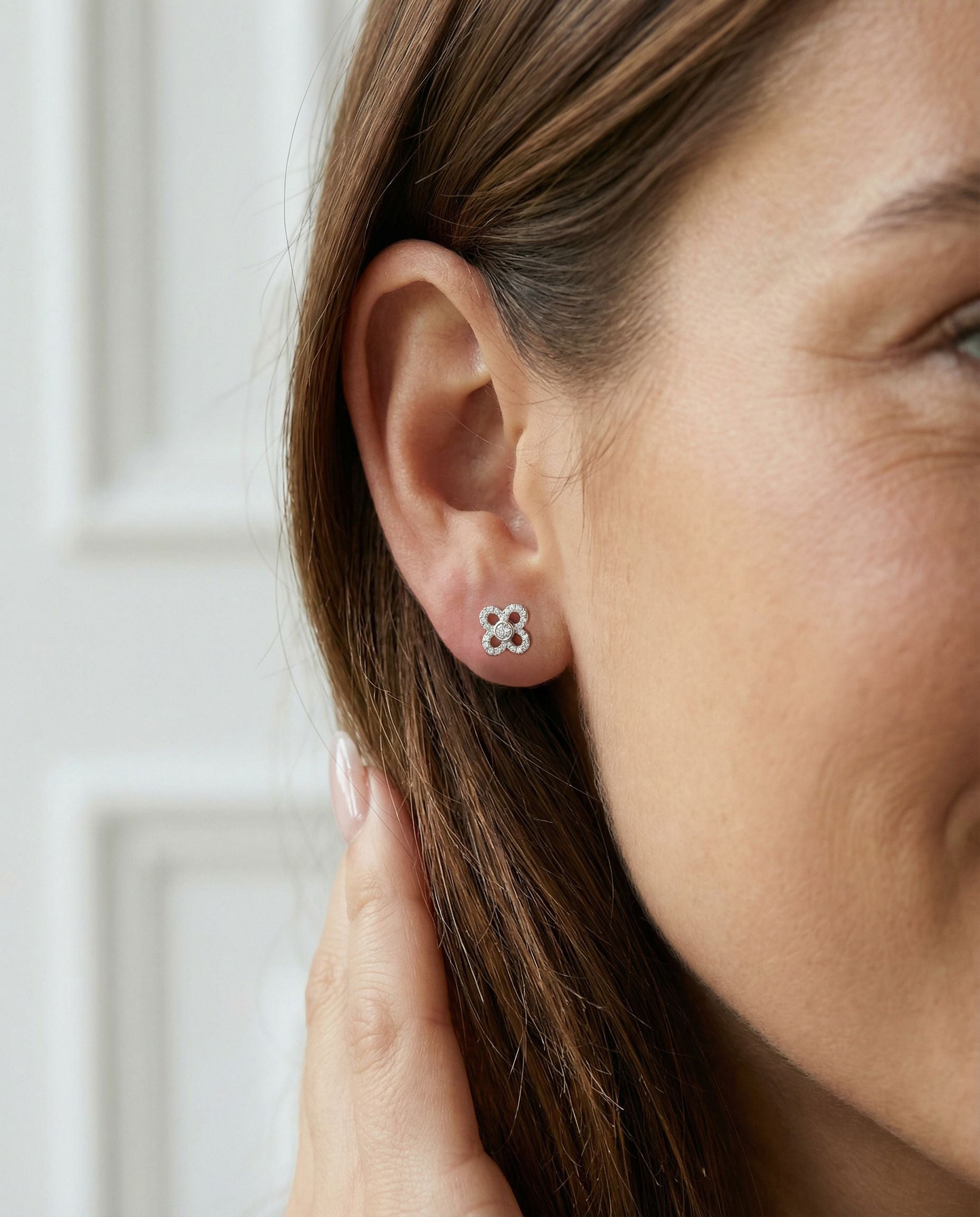 18ct White Gold Open Flower Shaped Stud Earrings With Diamonds