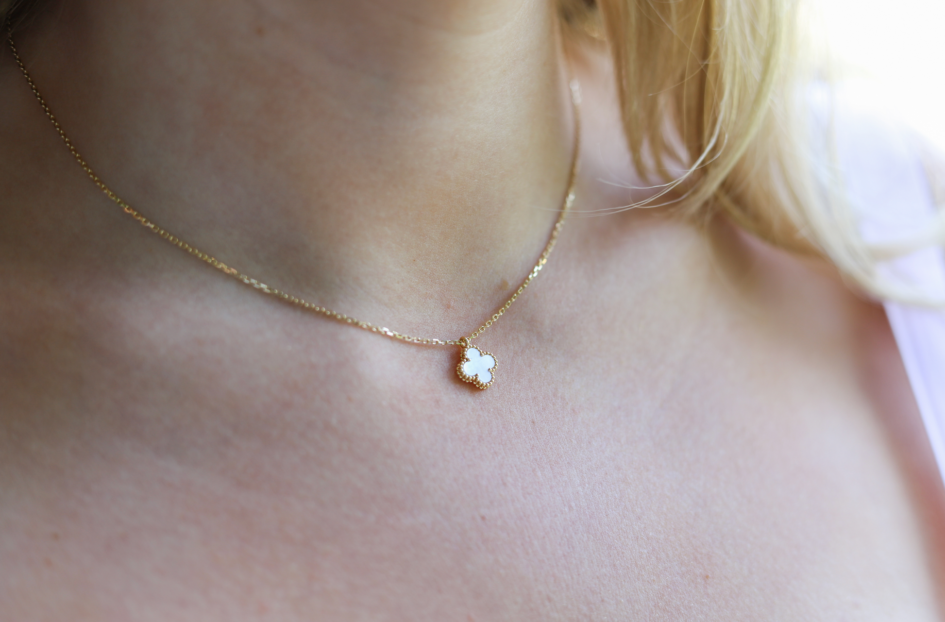 18ct Yellow Gold Mother Of Pearl Clover Pendant
