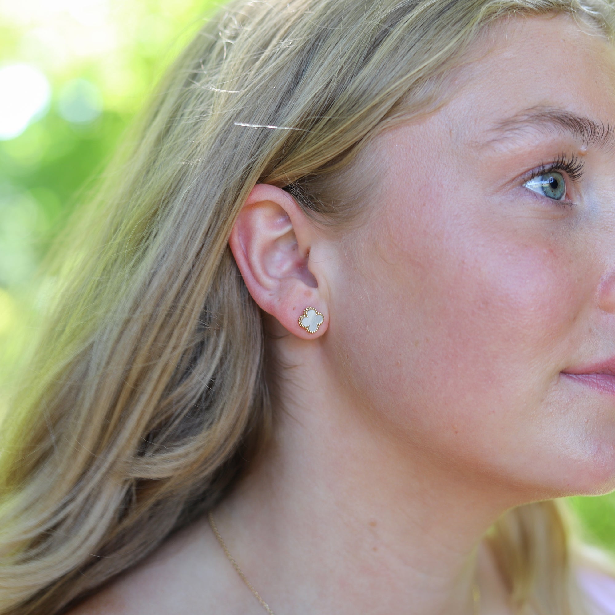 18ct Yellow Gold Mother Of Pearl Clover Stud Earrings