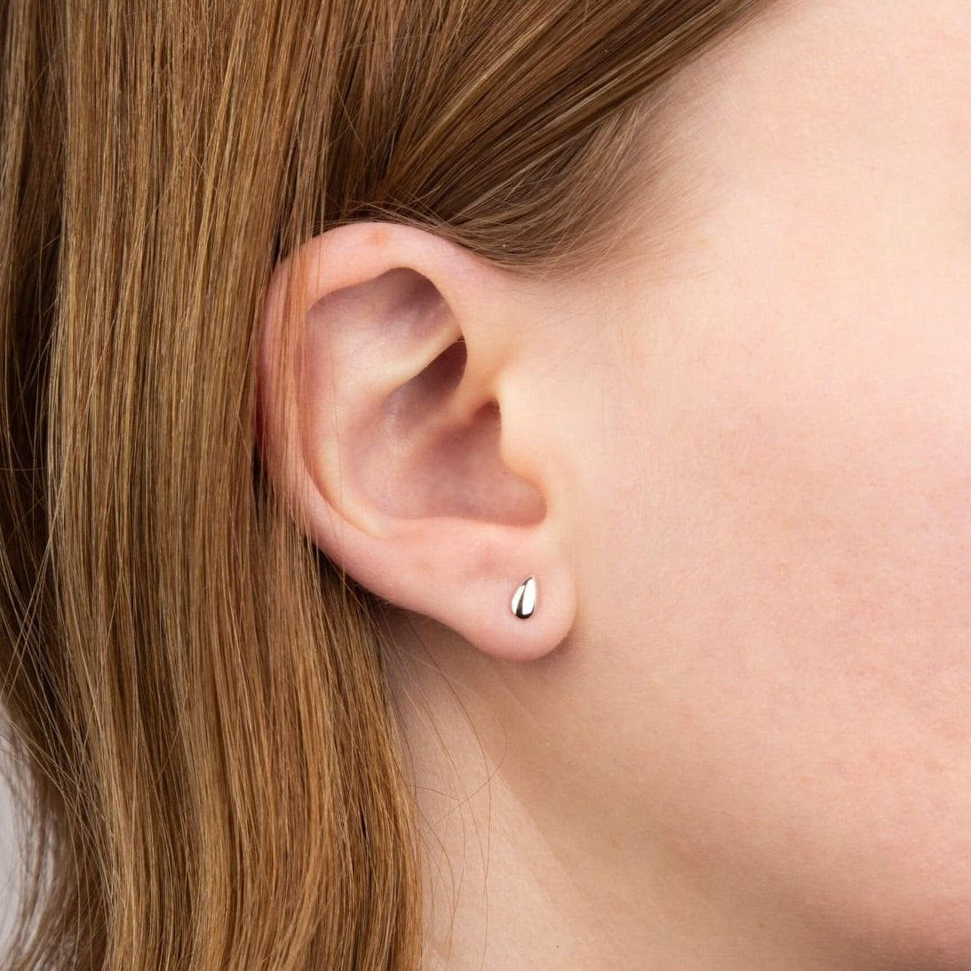 9ct White Gold Polished Teardrop Stud Earrings