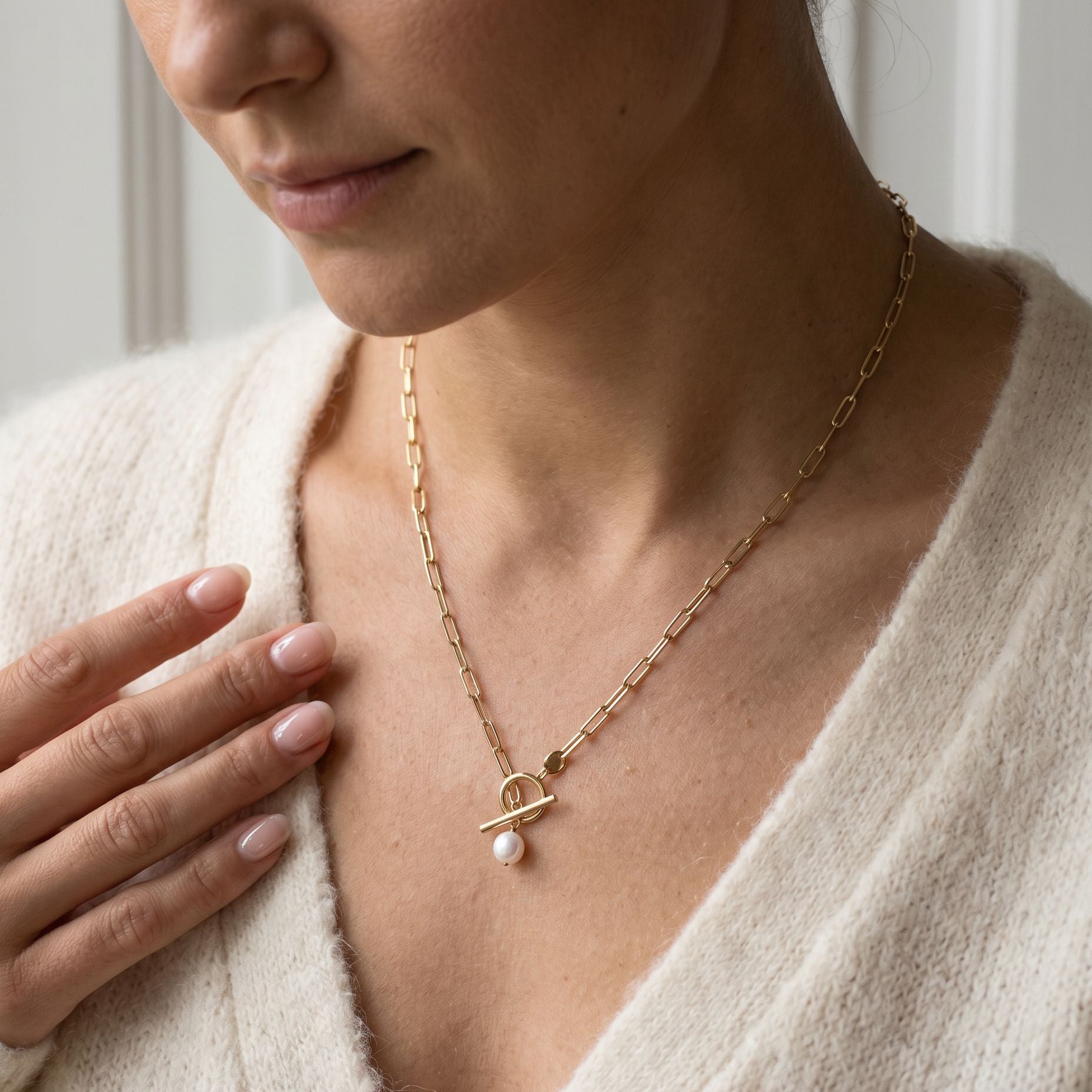 Delicate 9ct Yellow Gold Chain With White Freshwater Pearl Drop