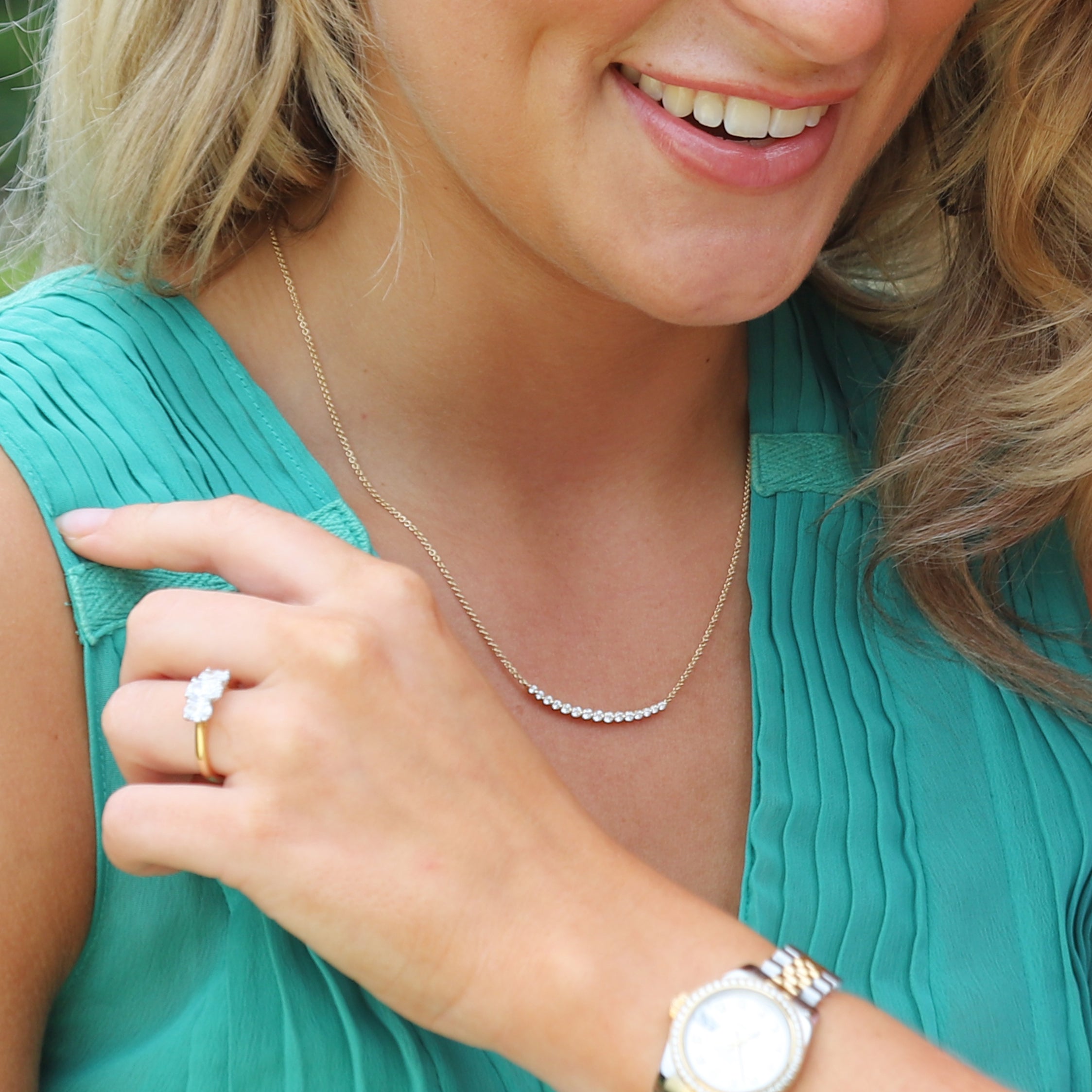 18ct Yellow Gold Diamond Set Curved Bar Necklace