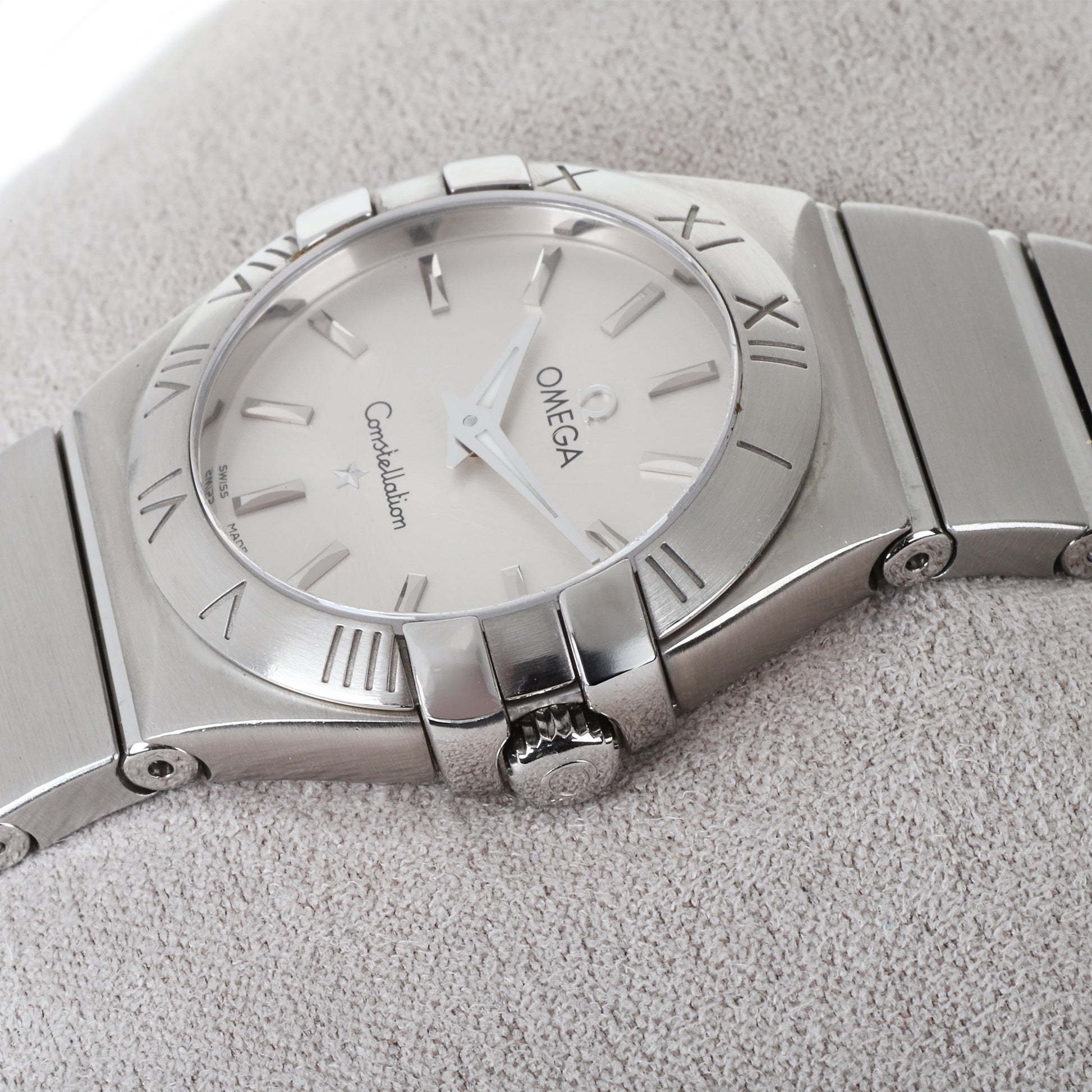 Omega Constellation Quartz Silver Dial Pre-Owned Watch