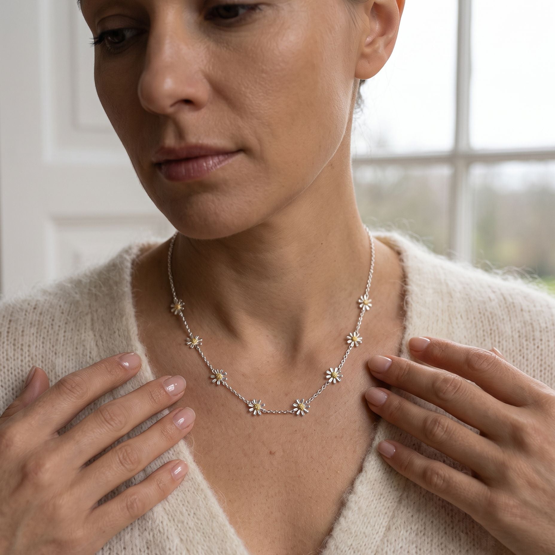 Silver Eight Daisy Necklace