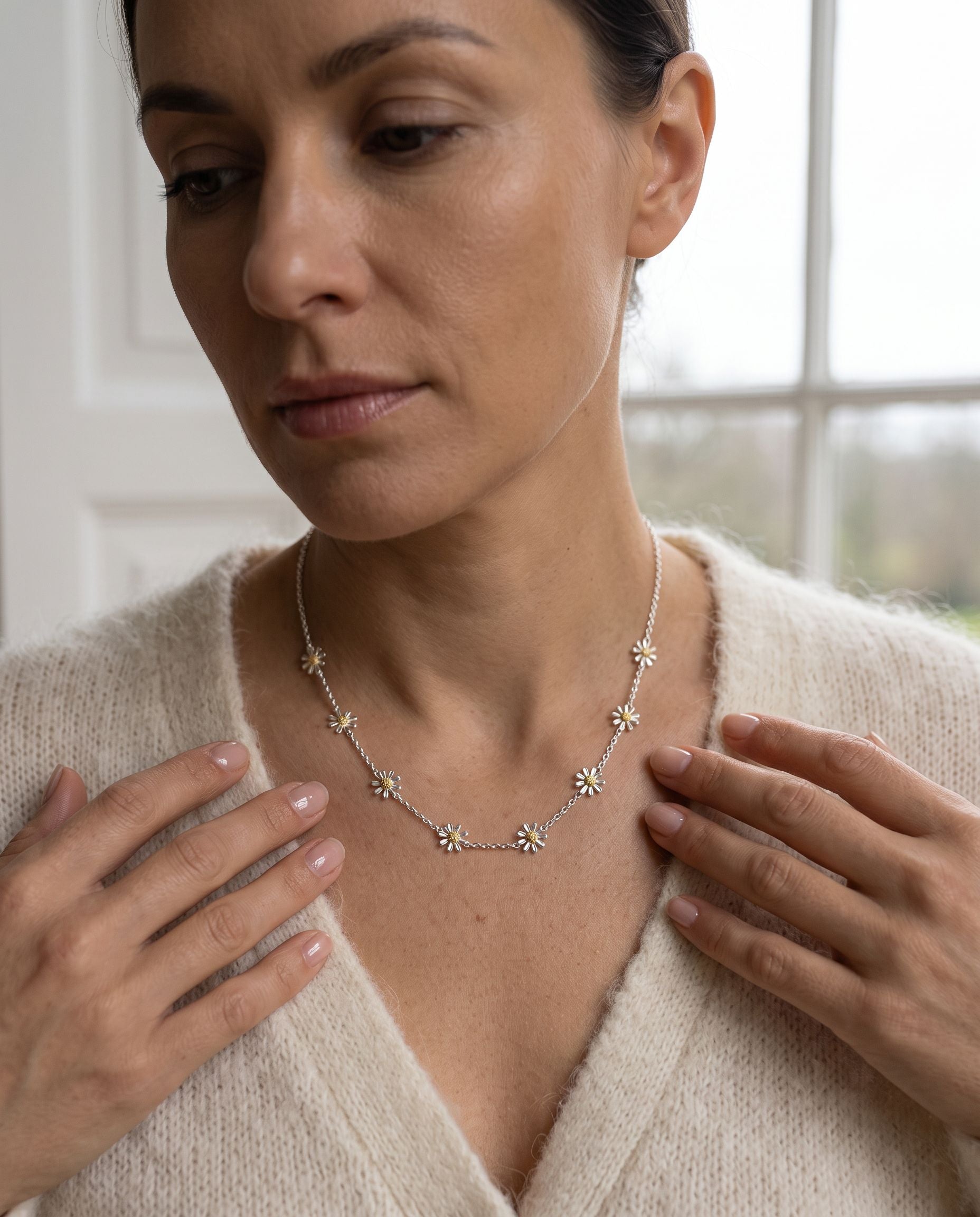 Silver Eight Daisy Necklace