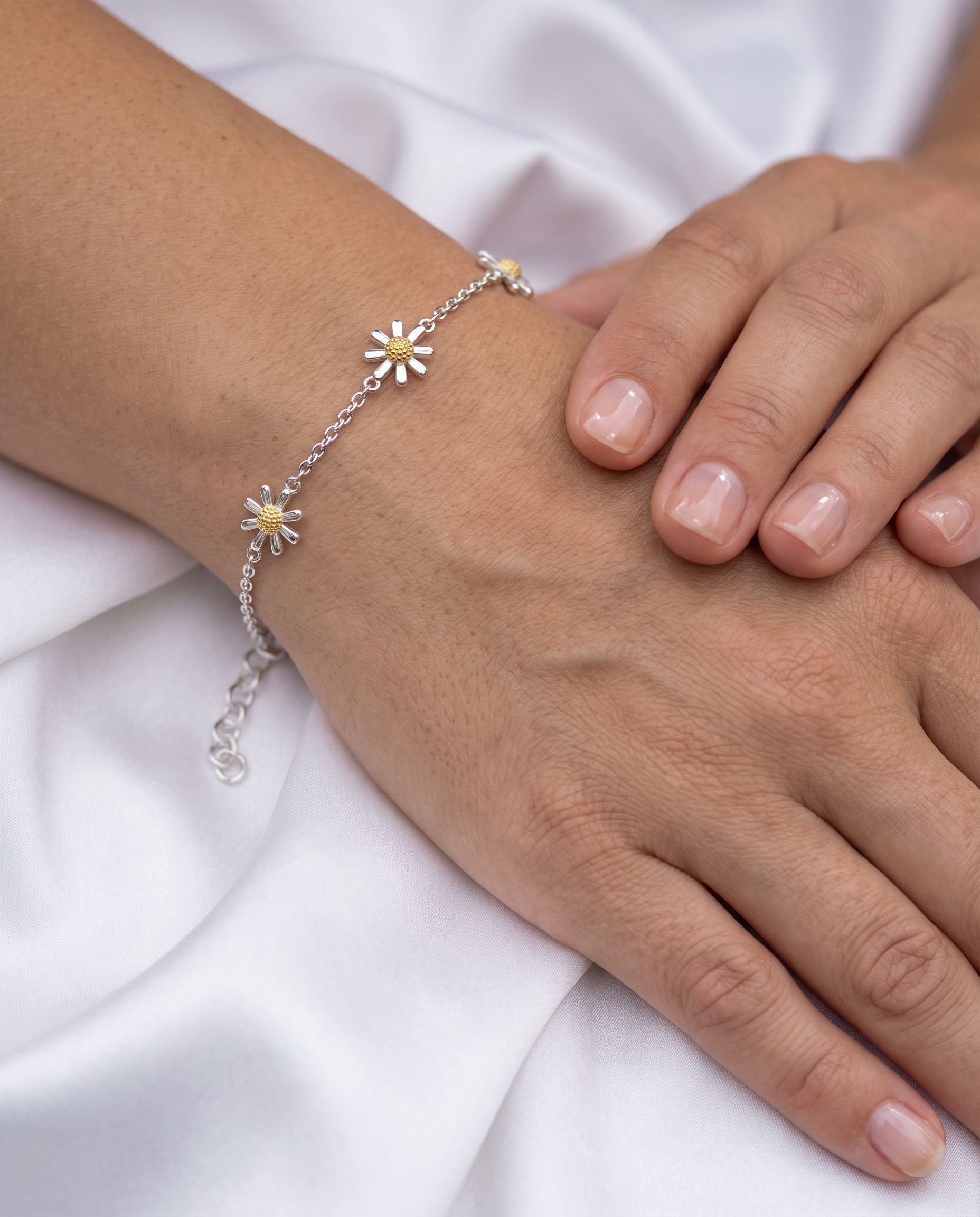 Sterling Silver 8mm Daisy Bracelet with Gold Plated Centres